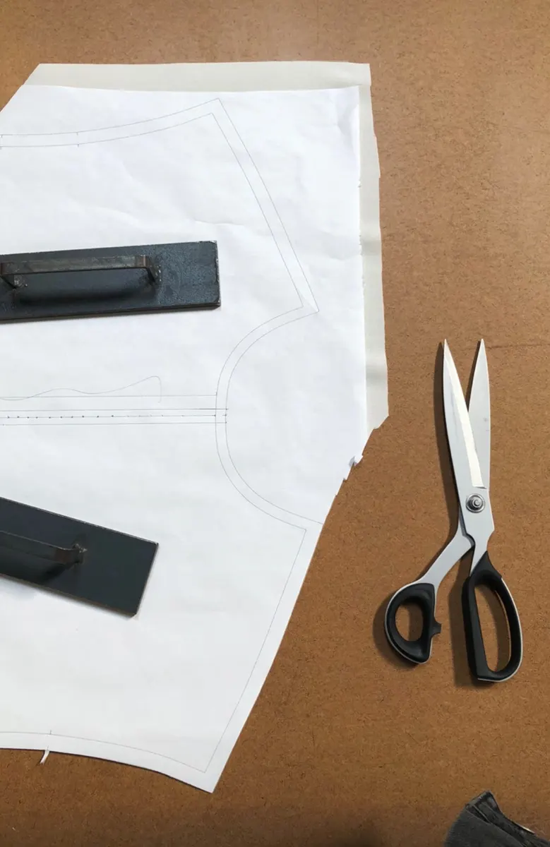 Pattern piece and tailor's scissors